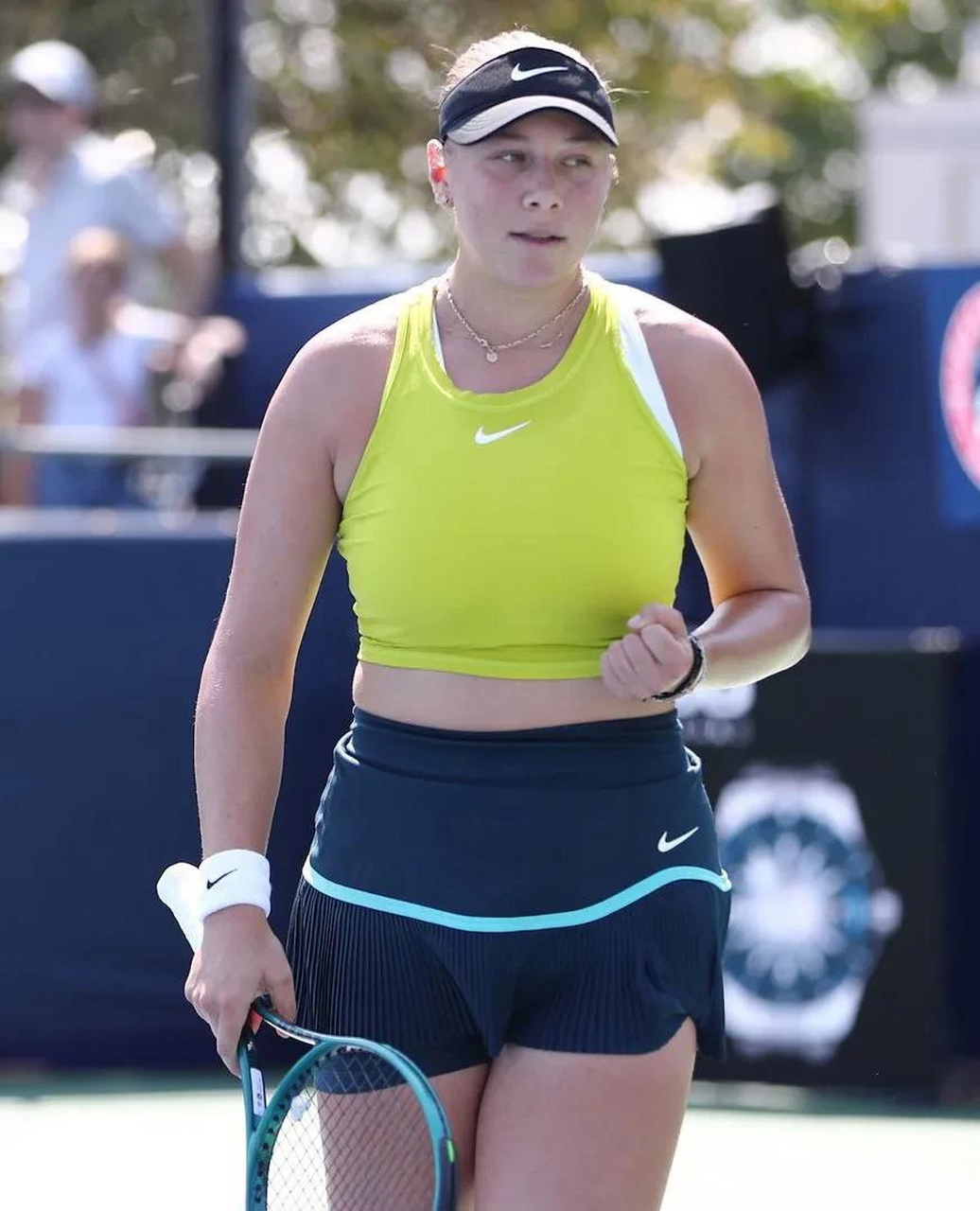 场上崭露头 场上崭露头