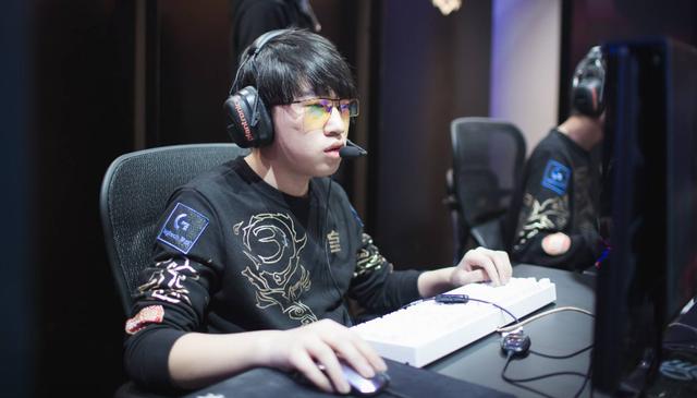 给对方防守 给对方防守